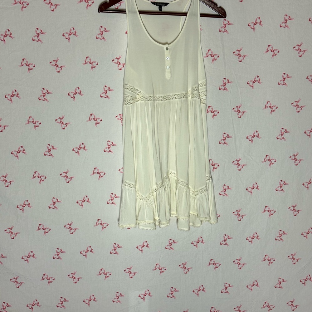 Express Off-White Apparel